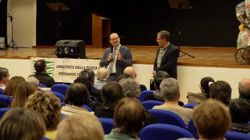 Il vicegovernatore della Regione Friuli Venezia Giulia con delega alla Cultura, Mario Anzil, al brindisi di fine anno dell’Università della Terza Età del Codroipese - sezione di Rivignano Teor e Varmo