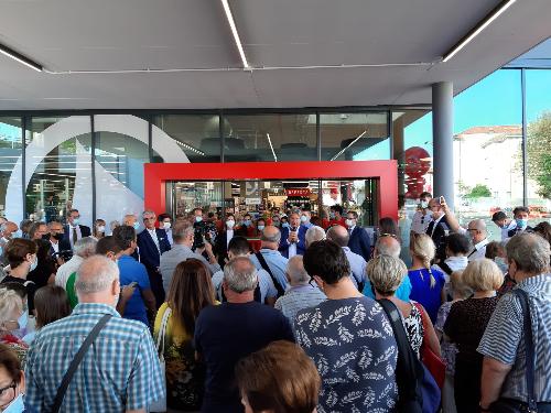 L'assessore regionale alle Attività produttive Sergio Emidio Bini interviene all'inaugurazione del nuovo supermercato Eurospar di via dell'Istria a Trieste