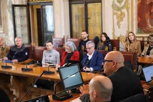 L'assessore regionale al Patrimonio, demanio, servizi generali e sistemi informativi Sebastiano Callari, a Udine, a Palazzo Antonini Belgrado, all'incontro dedicato alla piattaforma Sinfi e alle nuove misure di sostegno per la mappatura e georeferenziazione delle reti comunali.