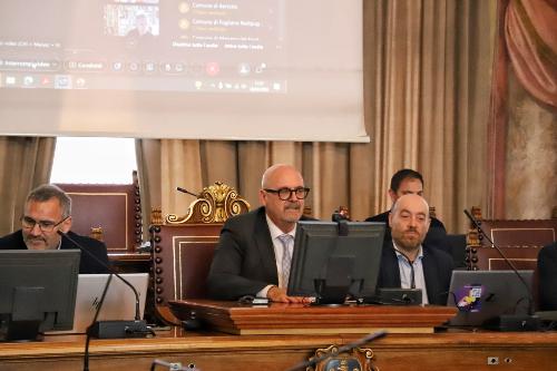 L'assessore regionale al Patrimonio, demanio, servizi generali e sistemi informativi Sebastiano Callari, a Udine, a Palazzo Antonini Belgrado, all'incontro dedicato alla piattaforma Sinfi e alle nuove misure di sostegno per la mappatura e georeferenziazione delle reti comunali.