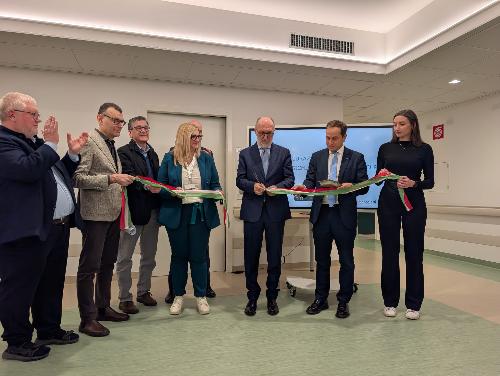 L'assessore Riccardi al taglio del nastro