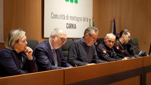 L'assessore regionale Riccardi con i vertici dell'Avvocatura e della Protezione civile a Tolmezzo 