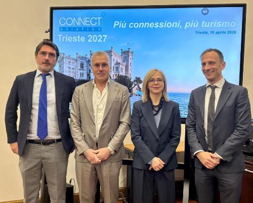 Da sinistra l'amministratore delegato di Trieste Airport Fabio Gallo, l'assessore Bini, la ceo di Connect Aviation Karin Butot e il governatore Fedriga.