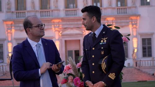 Il vicegovernatore Mario Anzil con il comandante delle Frecce Tricolori