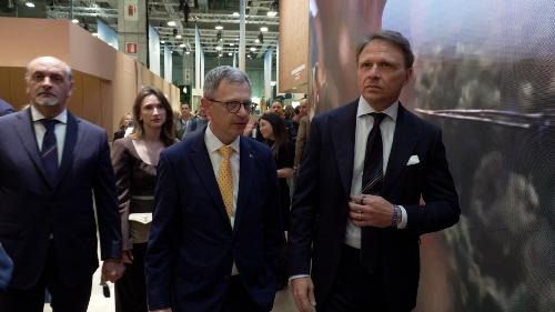 La visita allo spazio espositivo con 80 produttori del Friuli Venezia Giulia del ministro Lollobrigida accompagnato dall'assessore Zannier