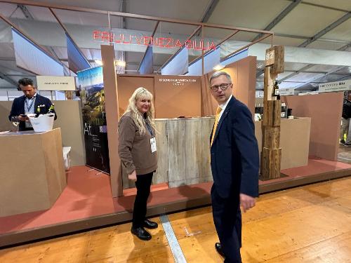 La visita dell'assessore Zannier al padiglione  Vinitaly Bio 
