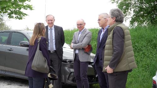 L'assessore regionale alle Attività produttive del Friuli Venezia Giulia, Sergio Emidio Bini durante il sopralluogo nella zona industriale Aussa Corno, nell'area di San Giorgio di Nogaro.
