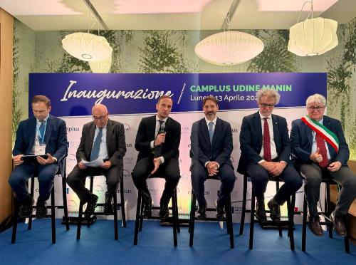 Un momento della presentazione della nuova residenza universitaria. 