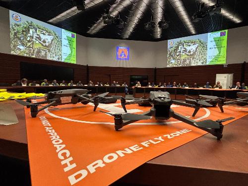 La consegna degli attestati ai volontari piloti UAS Unmanned Aircraft System - Sistema di aeromobile senza pilota, svoltasi nella sede di Palmanova. 

