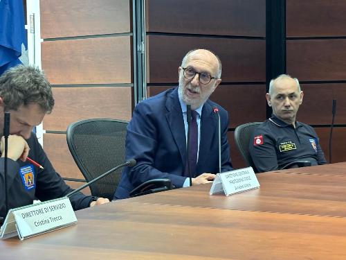 L'assessore Riccardi interviene alla consegna degli attestati ai volontari piloti UAS Unmanned Aircraft System - Sistema di aeromobile senza pilota, svoltasi nella sede di Palmanova.