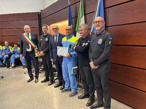 Riccardi alla consegna degli attestati a volontari e sindaci dei 23 Comuni coinvolti