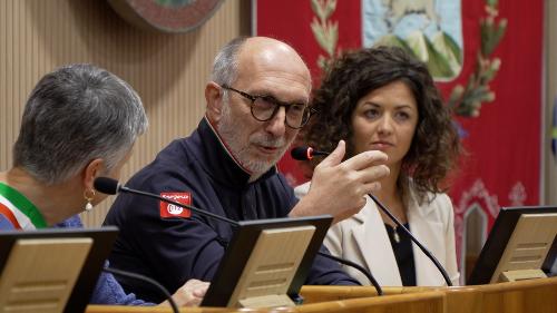 L'assessore regionale alla Protezione civile Riccardo Riccardi all’intitolazione della sala consigliare di Buja all'onorevole Zamberletti.