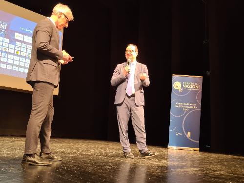 Il vicegovernatore Anzil alla presentazione ufficiale della 22ª edizione del Torneo delle Nazioni, ospitata nel Teatro comunale di Gradisca d'Isonzo.