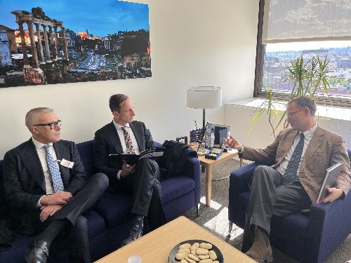 Da sinistra, l'assessore Bini, il governatore Fedriga e il direttore del Fondo monetario Riccardo Ercoli