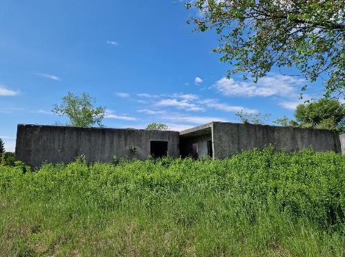 L'ex Edimil nella frazione di Sottoselva è abbandonata dagli anni 80.