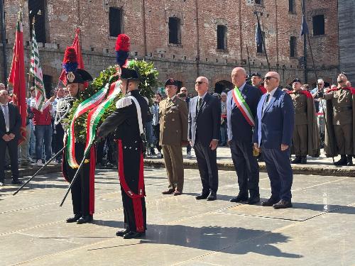 Callari alla deposizione della corona della Regione assieme del sindaco di Trieste Roberto Dipiazza, al prefetto Giuseppe Petronzi e al comandante del Comando militare Esercito Fvg, colonnello Claudio Romano. 