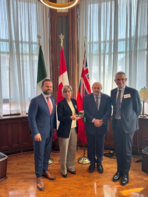 Gli assessori Zilli e Roberti con il viceministro della Giustizia dell'Ontario Michel Tibollo  (primo a sinistra) e il ministro del Lavoro dell'Ontario David Piccini  (secondo da destra)
