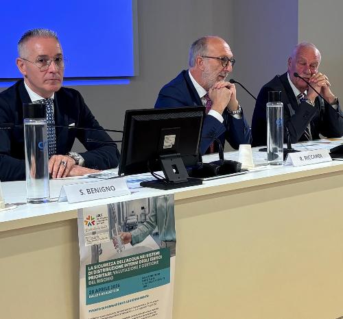 L'assessore Riccardi inteviene nella sede del Cafc, a sinistra il presidente Salvatore Benigno, a destra il Manlio Palei, direttore del Servizio prevenzione, sicurezza alimentare e sanità pubblica veterinaria della Regione