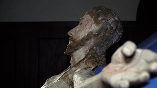 Il crocifisso ligneo risalente alla fine del XII secolo ritrovato a Cividale del Friuli - particolare