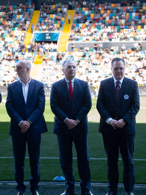 L'assessore regionale con delega alla Protezione civile con il presidente e direttore generale dell'Udinese Franco Soldati e Franco Collavino negli interventi prima della partita Udinese-Torino
