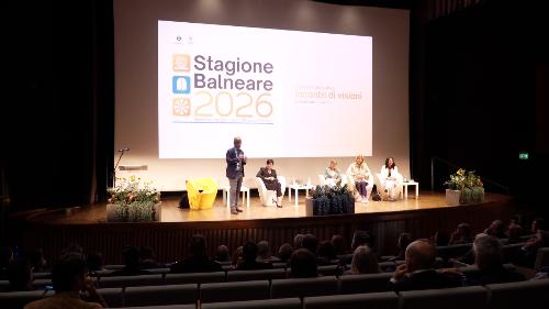 L'assessore regionale Sergio Emidio Bini a Lignano Sabbiadoro