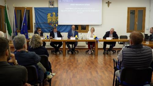 L’assessore regionale a Infrastrutture e territorio, Cristina Amirante all'incontro pubblico a Carlino