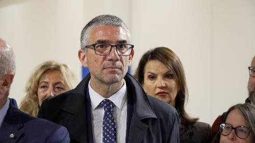 L'assessore Roberti al taglio del nastro del nuovo polo per l'attività sportiva del rione di San Giovanni a Trieste