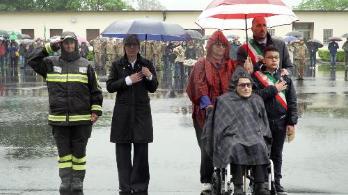 L'assessore Zilli, la medaglia d'oro al Valor Militare Paola Del Din e il sindaco di Gemona Revelant