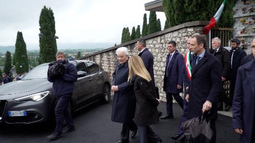 Mattarella, Meloni e Fedriga si avviano verso il teatro sociale di Gemona per la Seduta straordinaria del Consiglio regionale