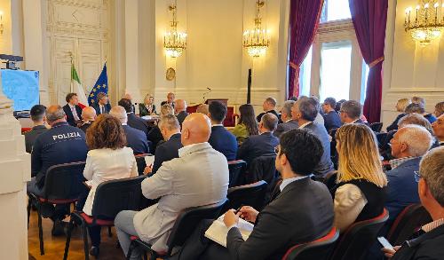 Una fase dell'incontro oggi in Prefettura a Trieste alla presenza dell'assessore regionale alle Infrastrutture Cristina Amirante