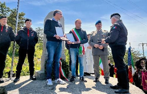 L'assessore Roberti alla cerimonia al monumento ai caduti del 65° Reggimento di fanteria della Brigata Valtellina, successivamente denominata Trieste, nella battaglia del 4 settembre 1917.
