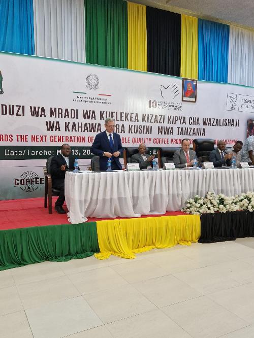 L'assessore regionale alle Risorse agroalimentari, Stefano Zannier, durante il suo intervento al convegno internazionale in Tanzania