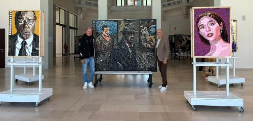 L'assessore Scoccimarro a Bari alla mostra "Scart - Sguardi sul cinema", con il curatore dell'esposizione Maurizio Giani.