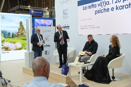L'intervento del vicegovernatore Mario Anzil in apertura degli incontri ospitati nello stand della Regione al Salone del libro di Torino