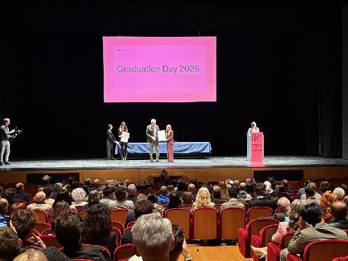 Un momento della cerimonia al Teatro Giovanni da Udine
