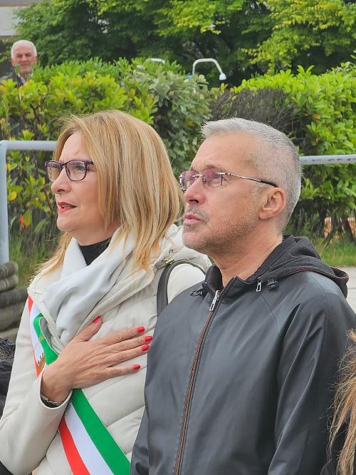 L'assessore regionale alle Attività produttive e turismo, Sergio Emidio Bini, all'inaugurazione della stagione estiva di Aprilia Marittima con il sindaco di Lignano Laura Giorgi