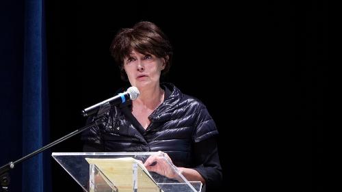 L'assessore Rosolen sul palco del Teatro Maurensig