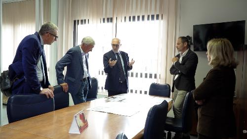 L’assessore regionale alla Salute, Riccardo Riccardi, durante la visita alla Fondazione Valentino Pontello a Majano
