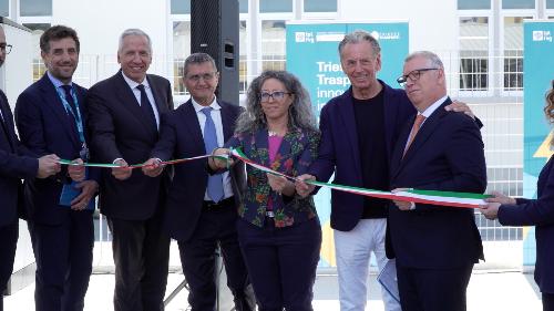 Taglio del nastro dell'assessore Scoccimarro alla struttura di Trieste Trasporti