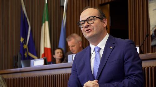Il vicegovernatore Mario Anzil durante i lavori d'Aula