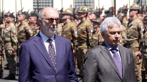 L’assessore regionale alla Protezione civile, Riccardo Riccardi, alla cerimonia militare svoltasi alla caserma Goi-Pantanali di Gemona del Friuli per rendere omaggio alle vittime del sisma del 1976, e in particolare ai 29 alpini deceduti nella tragica notte del 6 maggio.