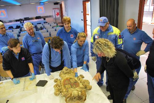 Volontari di Protezione Civile durante la formazione con esperti per il recupero di beni culturali in situazioni di emergenza - Palmanova, 30 settembre 2018 